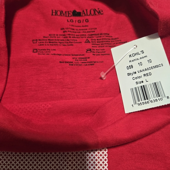 NWT Home Alone Christmas T-Shirt Size Men's Large - Picture 3 of 5